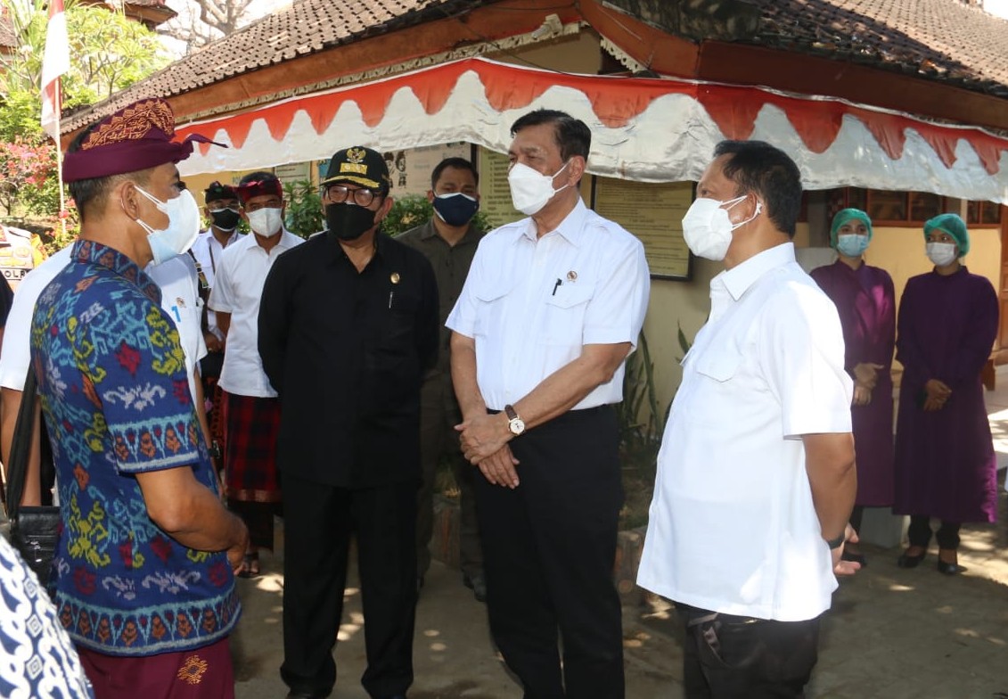 Wagub Bali Dampingi Tiga Menteri Tinjau Penanganan Covid-19 Di Buleleng ...