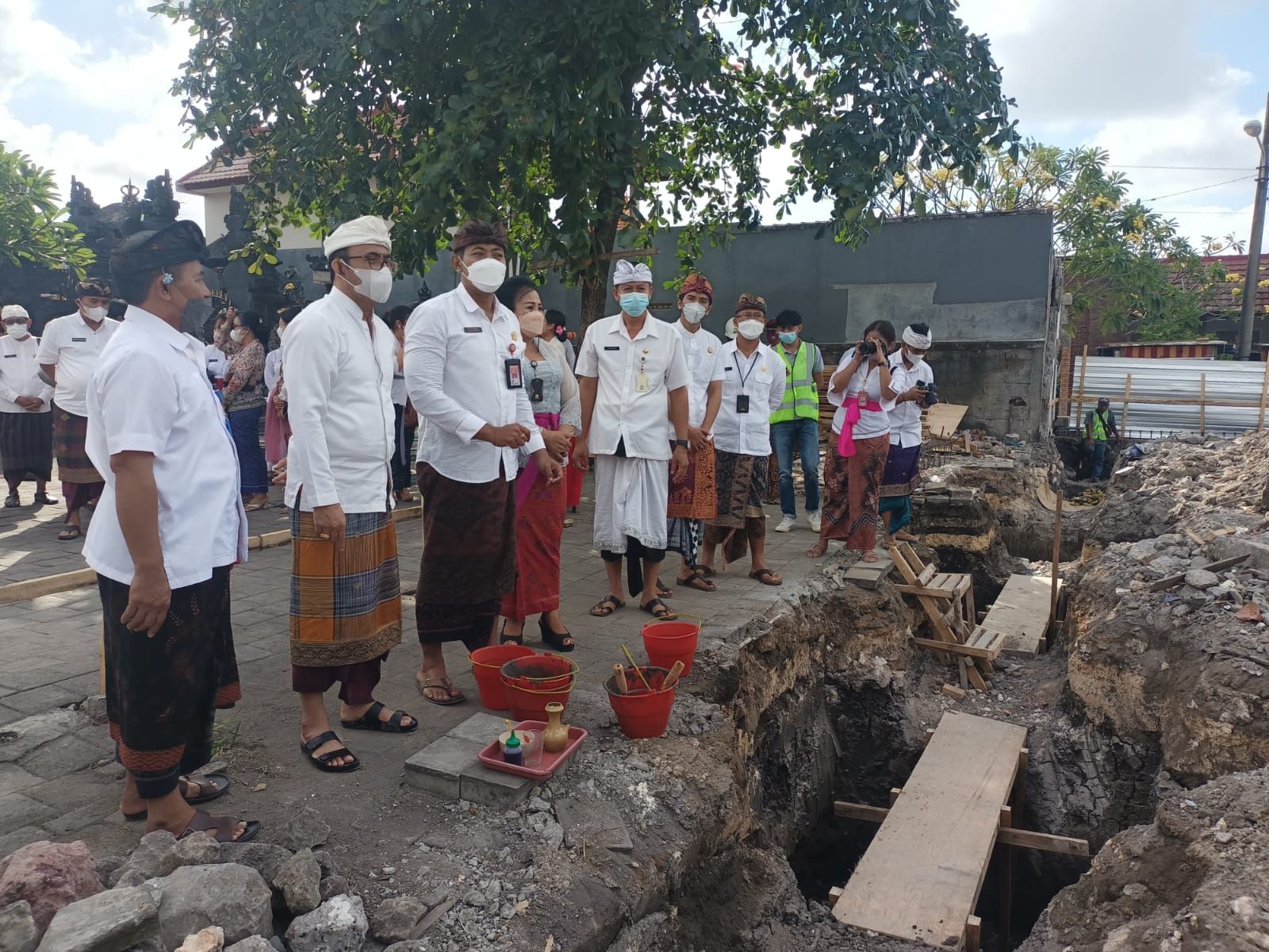 Jaya Negara Letakan Batu Pertama Pada Revitalisasi Pasar Desa Tegal Harum Pdiperjuanganbaliid 