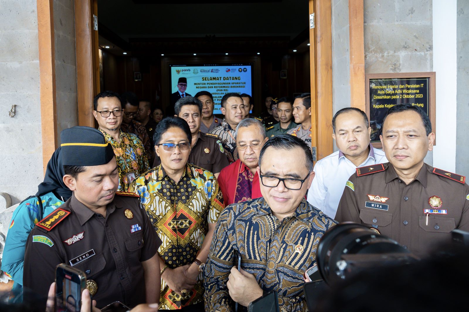 Bupati Giri Prasta Sambut Kehadiran Menteri PAN-RB Di Kejari Badung ...